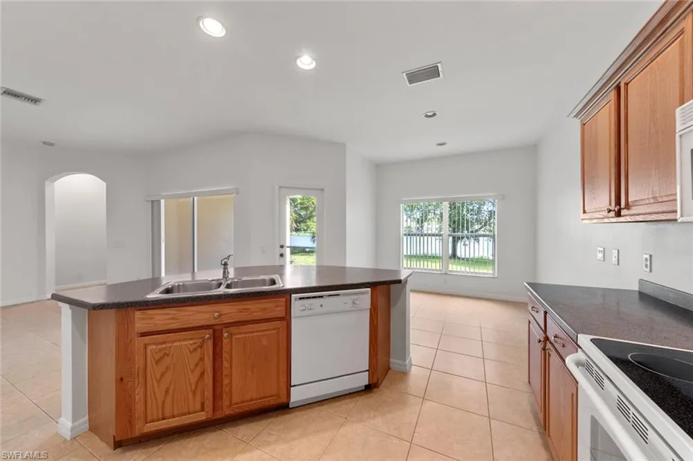 2410 Verdmont Court Cape Coral, FL 33991