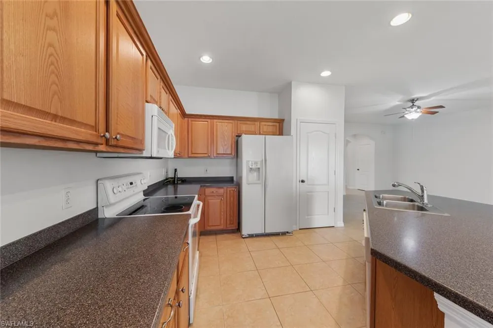 2410 Verdmont Court Cape Coral, FL 33991