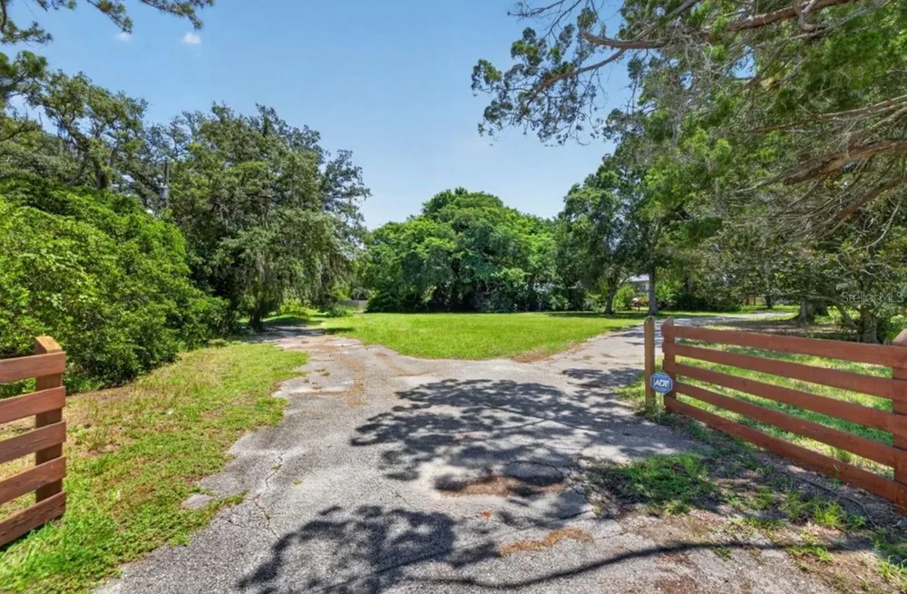 6495 BURNING TREE DRIVE Seminole, FL 33777