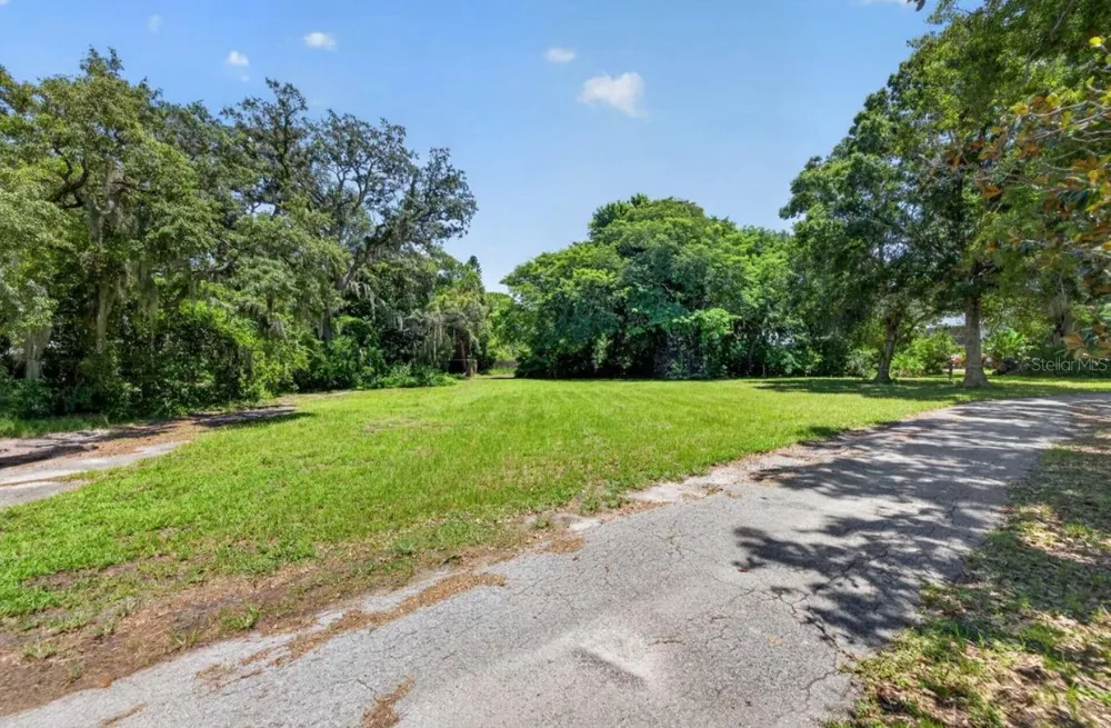 6495 BURNING TREE DRIVE Seminole, FL 33777