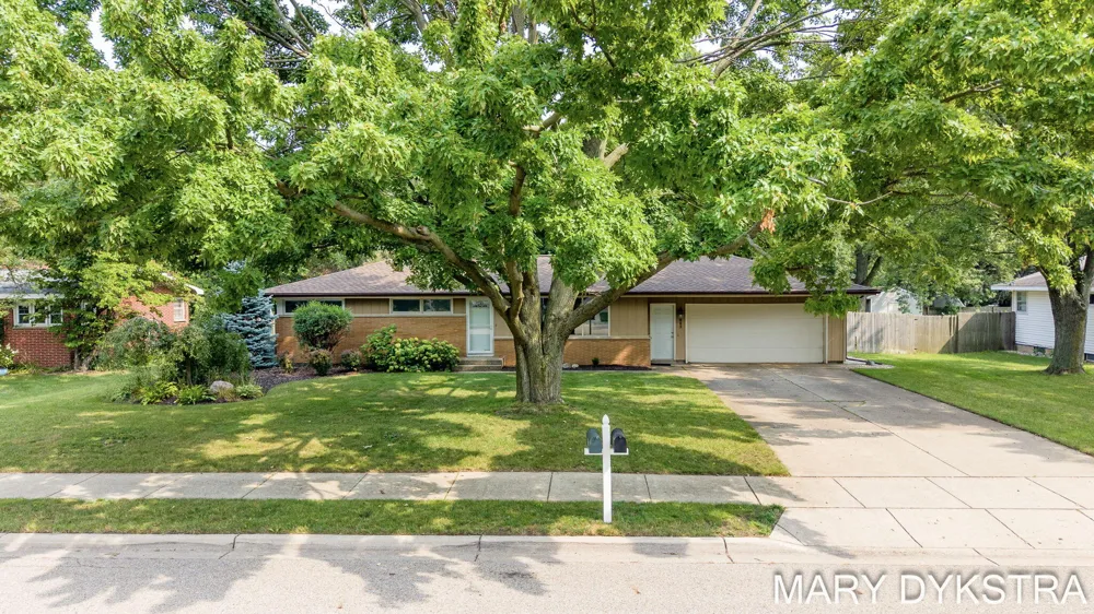 585 Huizenga Avenue Zeeland City, MI 49464