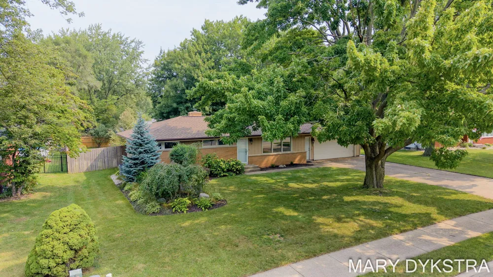 585 Huizenga Avenue Zeeland City, MI 49464