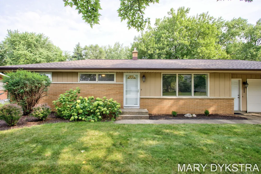585 Huizenga Avenue Zeeland City, MI 49464