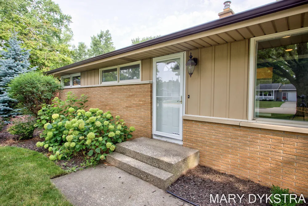 585 Huizenga Avenue Zeeland City, MI 49464