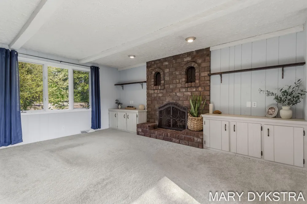585 Huizenga Avenue Zeeland City, MI 49464