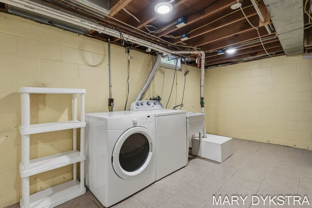 585 Huizenga Avenue Zeeland City, MI 49464