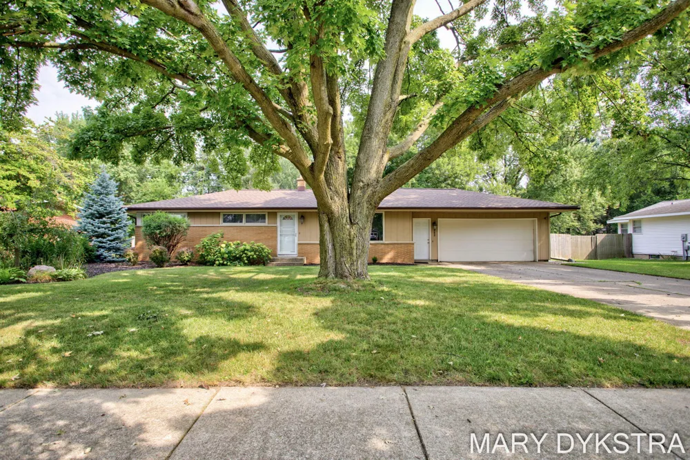 585 Huizenga Avenue Zeeland City, MI 49464