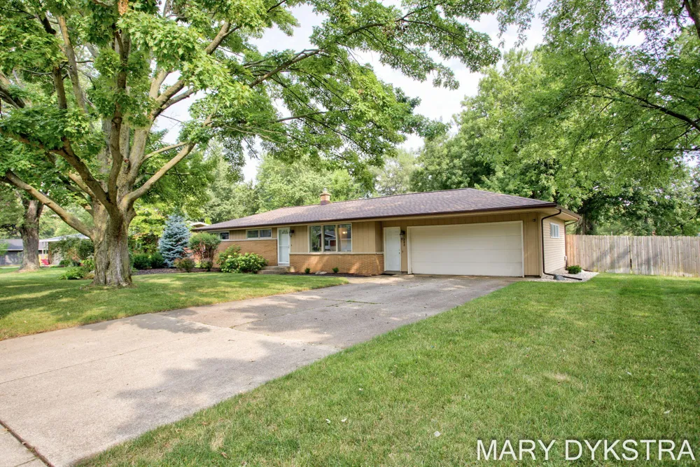 585 Huizenga Avenue Zeeland City, MI 49464