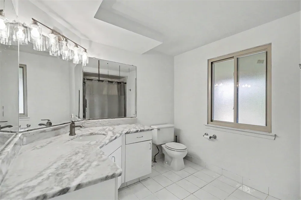 6021 Fairbrook Drive West Bloomfield Charter Township, MI 48322