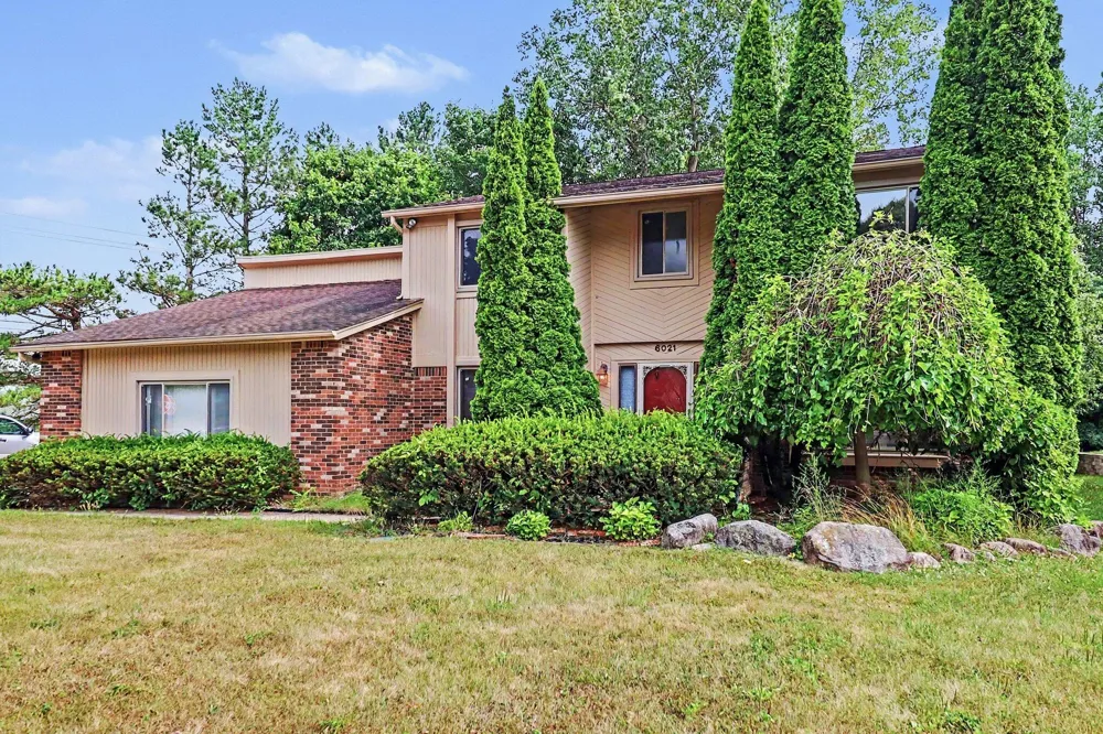 6021 Fairbrook Drive West Bloomfield Charter Township, MI 48322