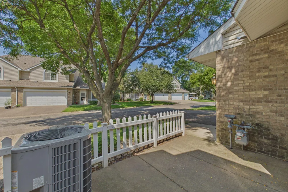 1744 Maple Court Falcon Heights, MN 55113