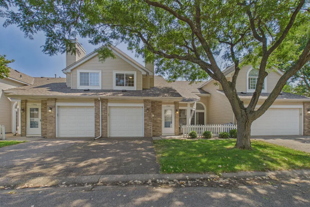 1744 Maple Court Falcon Heights, MN 55113