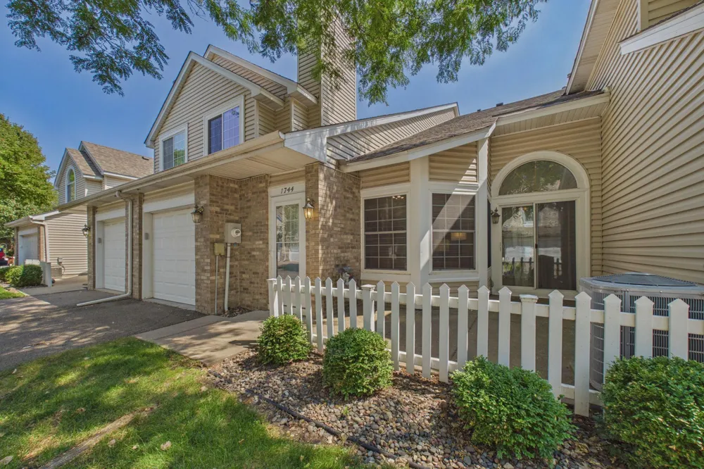 1744 Maple Court Falcon Heights, MN 55113