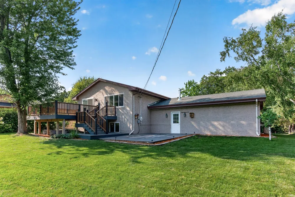8041 60 1/2 AVENUE New Hope, MN 55428