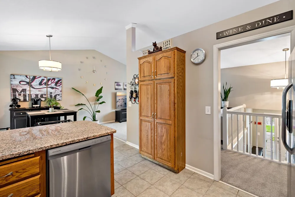 842 Sterling Street S Maplewood, MN 55119