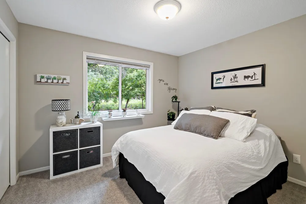842 Sterling Street S Maplewood, MN 55119