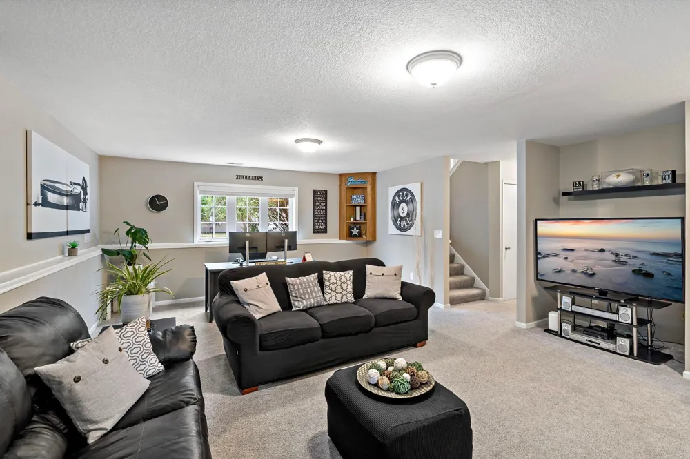 842 Sterling Street S Maplewood, MN 55119