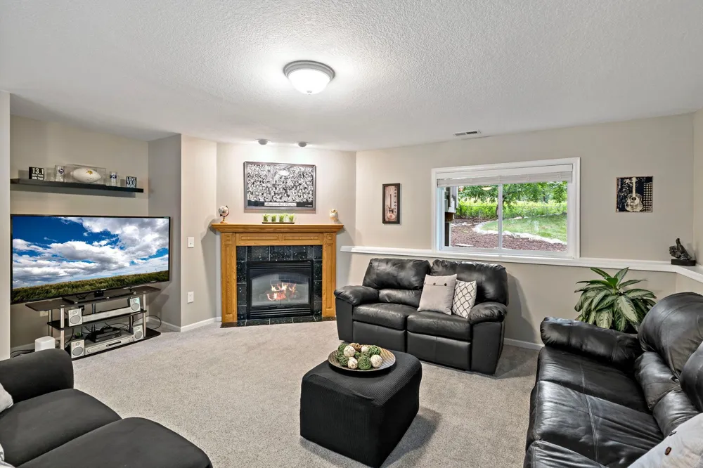 842 Sterling Street S Maplewood, MN 55119