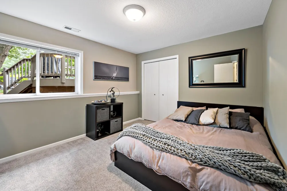 842 Sterling Street S Maplewood, MN 55119