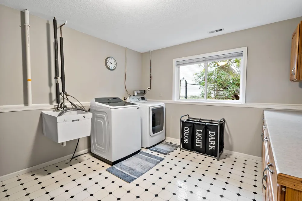 842 Sterling Street S Maplewood, MN 55119