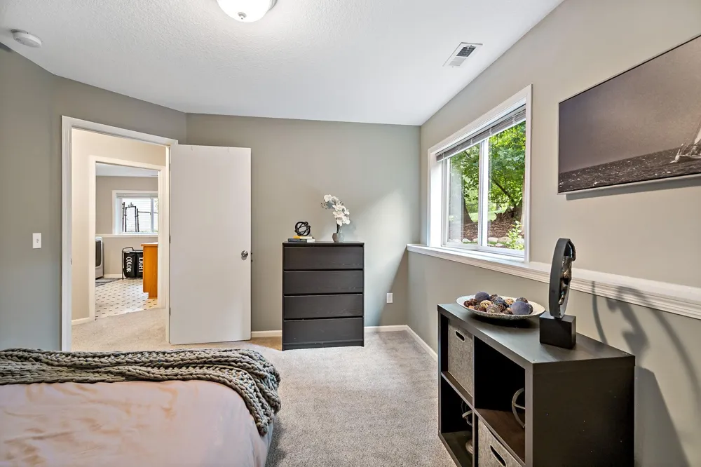 842 Sterling Street S Maplewood, MN 55119