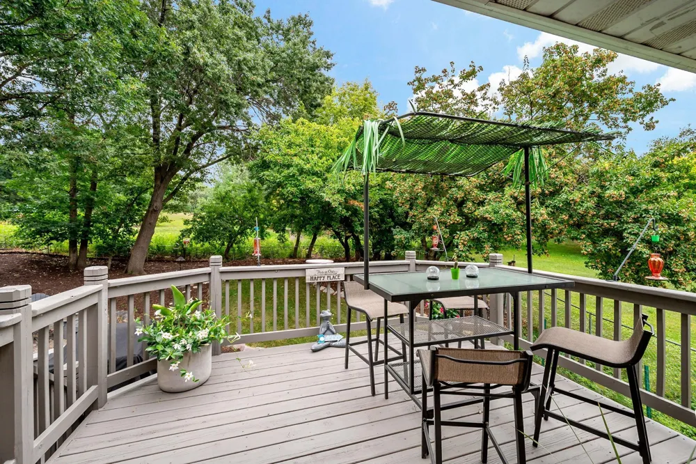 842 Sterling Street S Maplewood, MN 55119