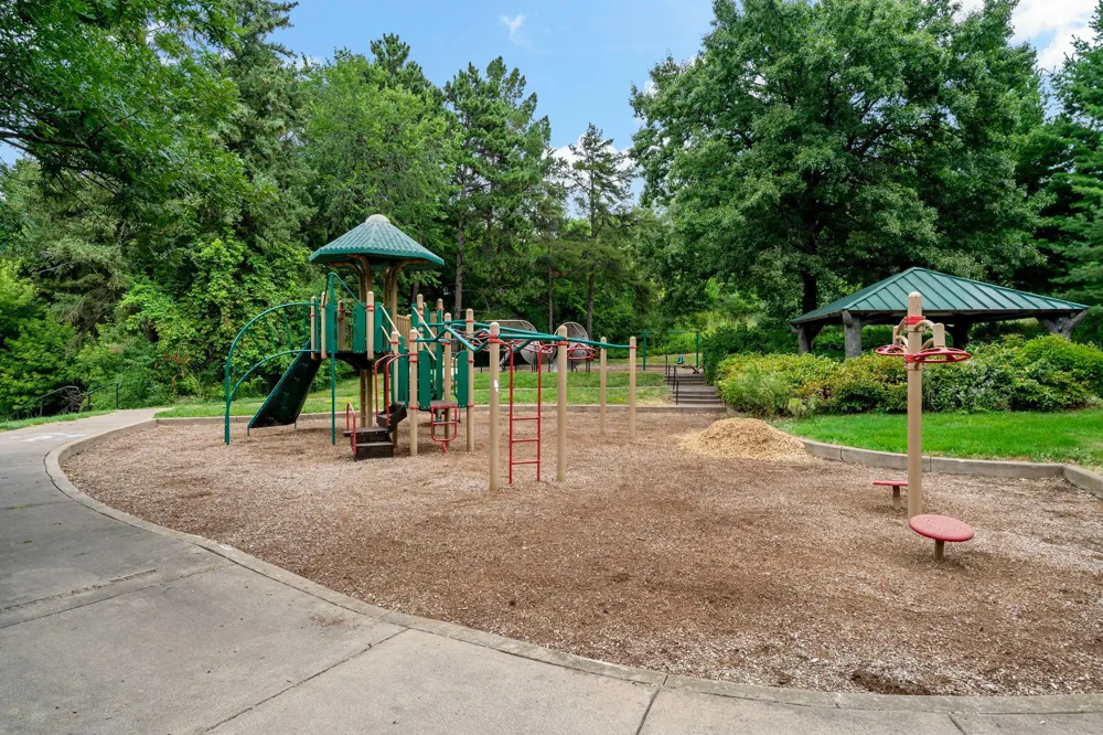 842 Sterling Street S Maplewood, MN 55119