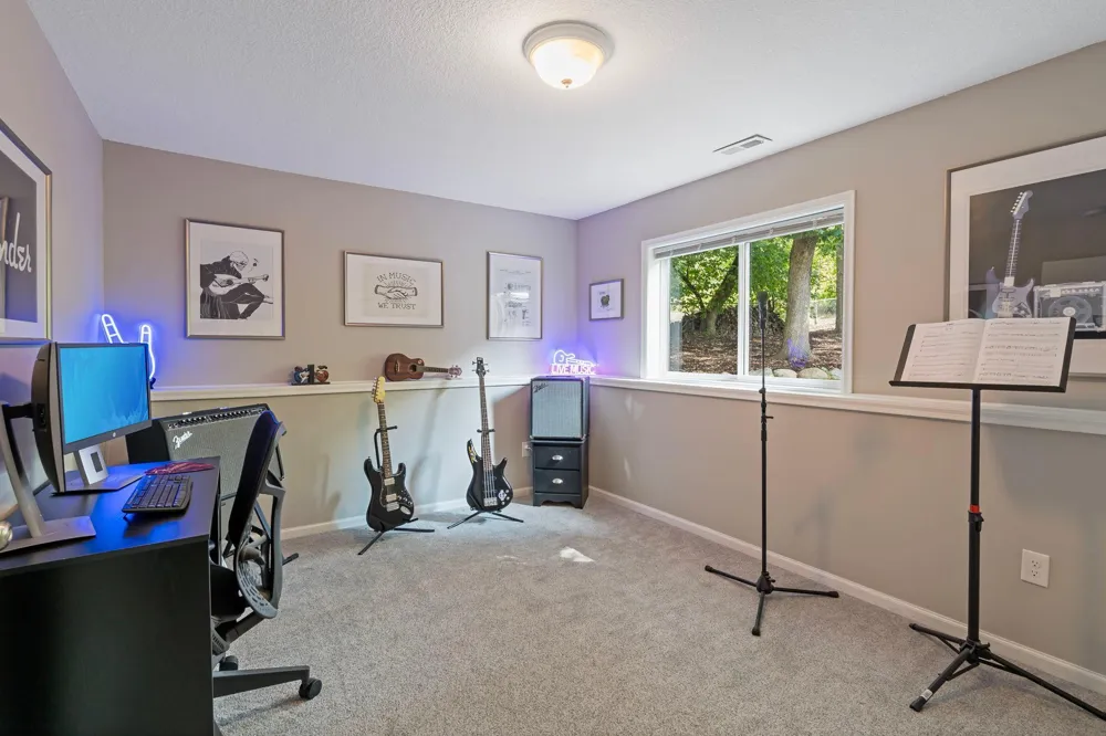 842 Sterling Street S Maplewood, MN 55119