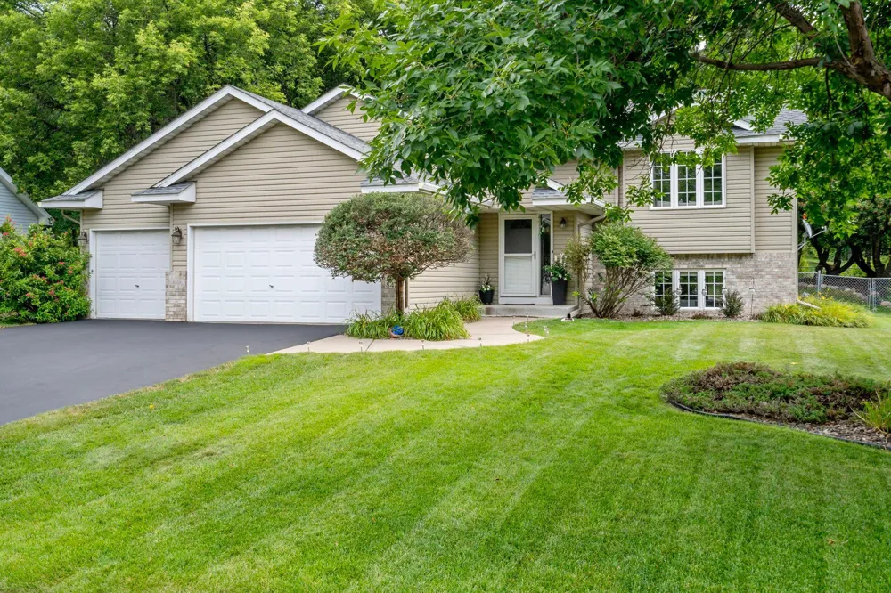 842 Sterling Street S Maplewood, MN 55119