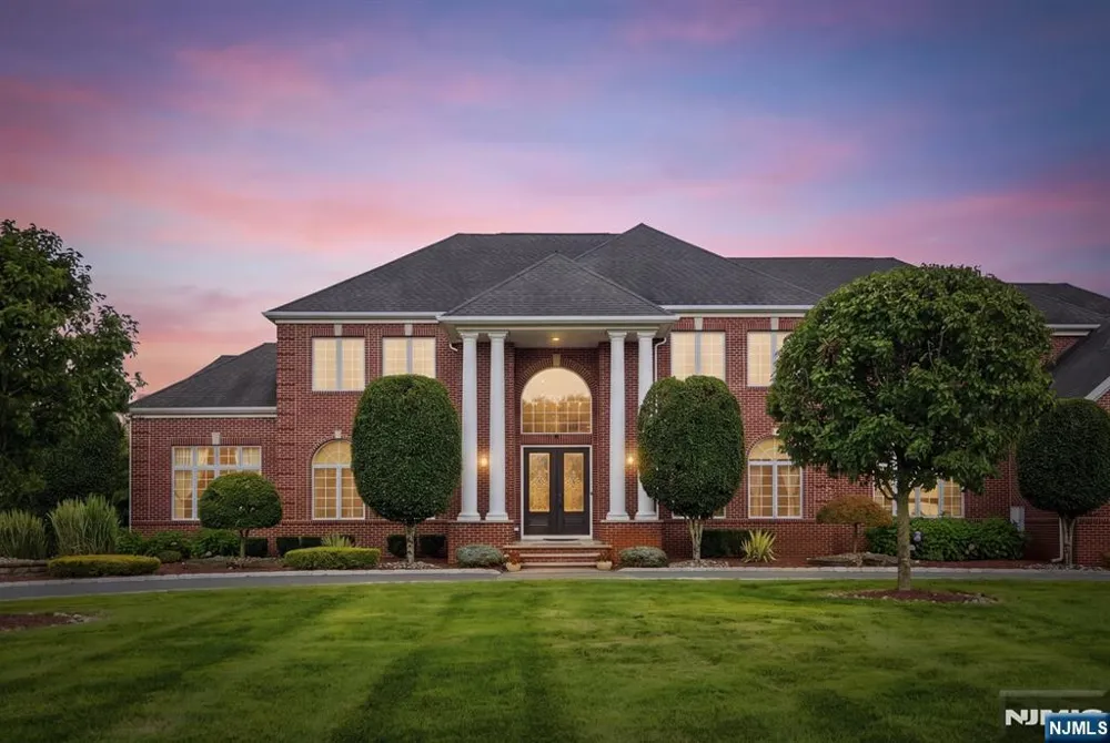 7 Crystal Court Manalapan, NJ 07726