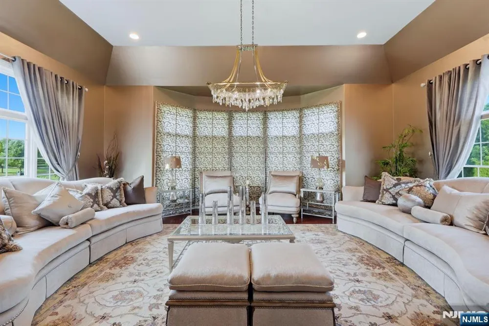 7 Crystal Court Manalapan, NJ 07726