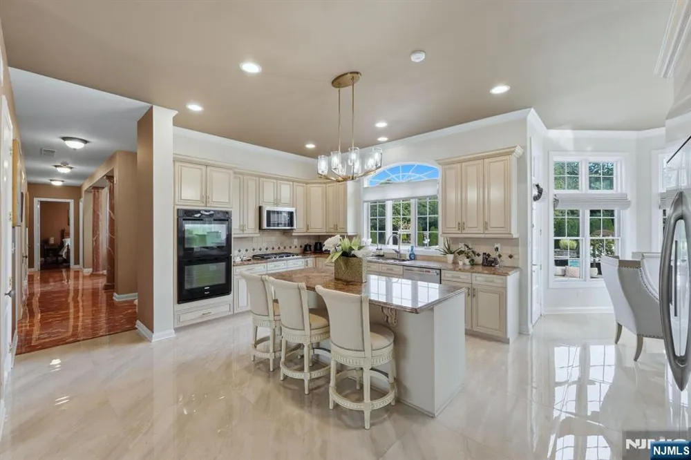 7 Crystal Court Manalapan, NJ 07726