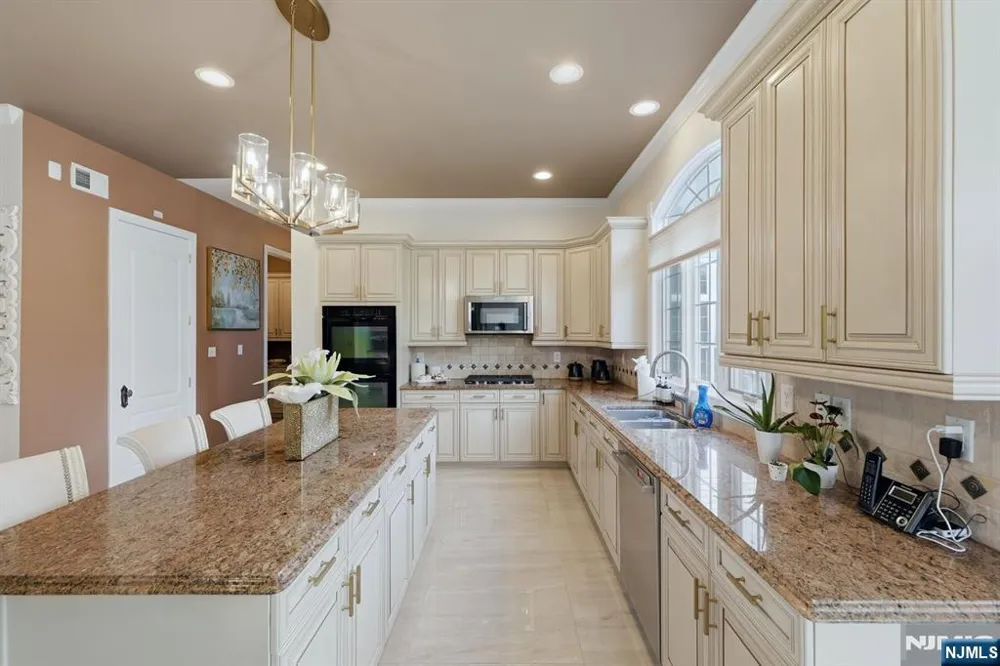 7 Crystal Court Manalapan, NJ 07726