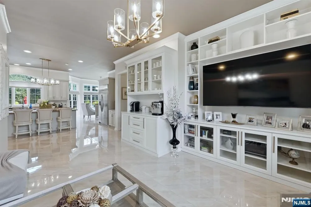 7 Crystal Court Manalapan, NJ 07726