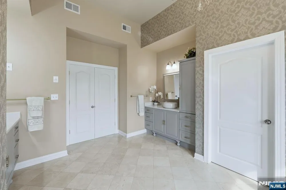 7 Crystal Court Manalapan, NJ 07726