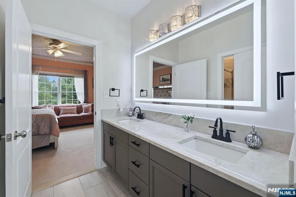 7 Crystal Court Manalapan, NJ 07726