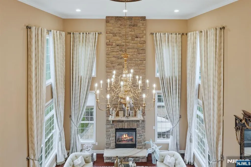 7 Crystal Court Manalapan, NJ 07726