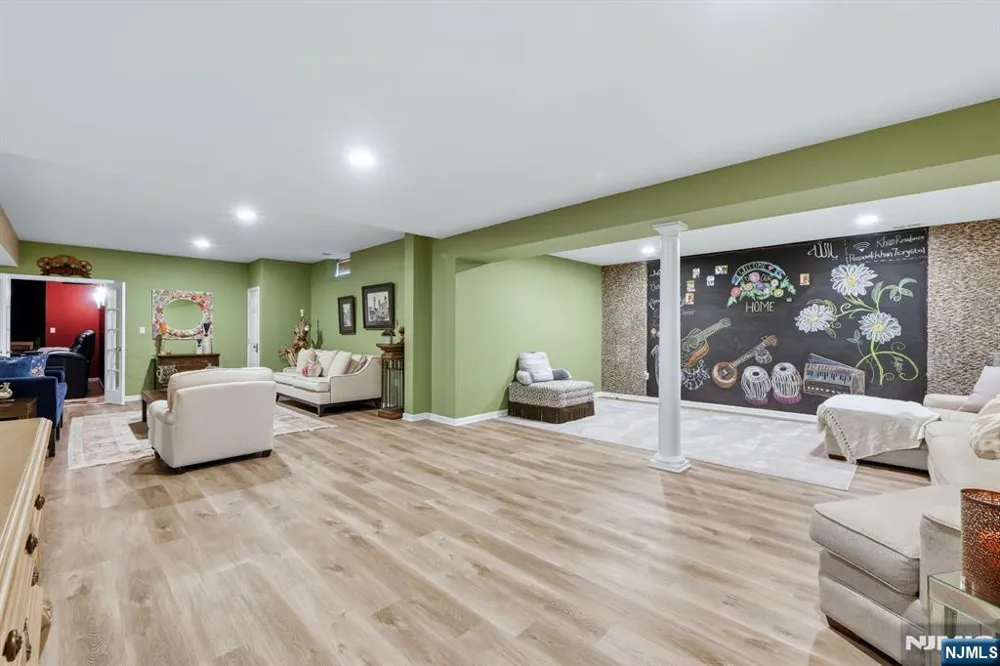 7 Crystal Court Manalapan, NJ 07726