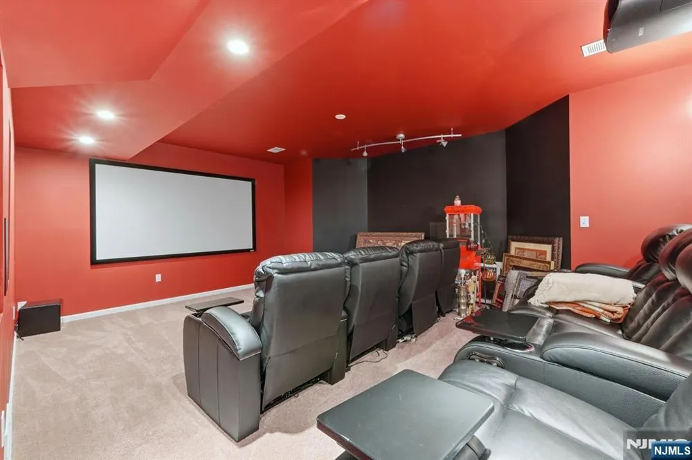 7 Crystal Court Manalapan, NJ 07726