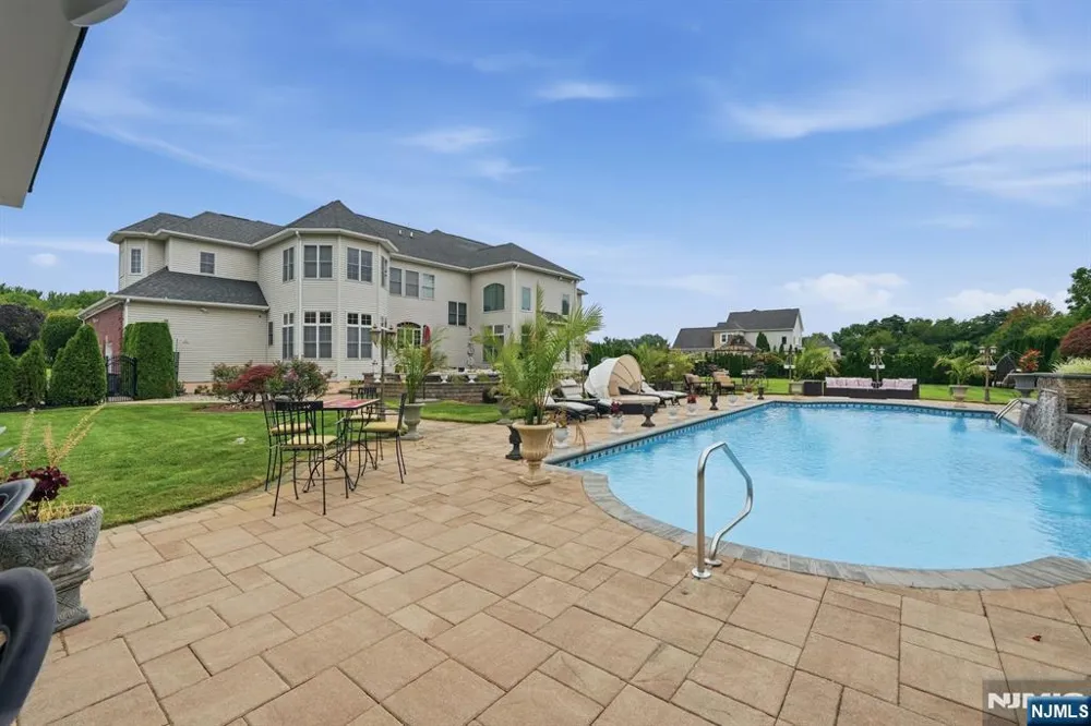 7 Crystal Court Manalapan, NJ 07726