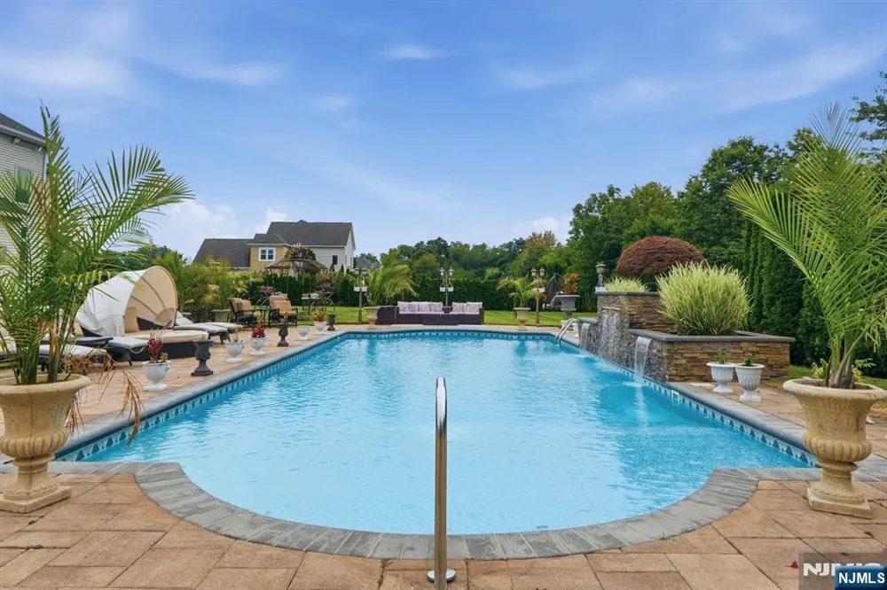 7 Crystal Court Manalapan, NJ 07726