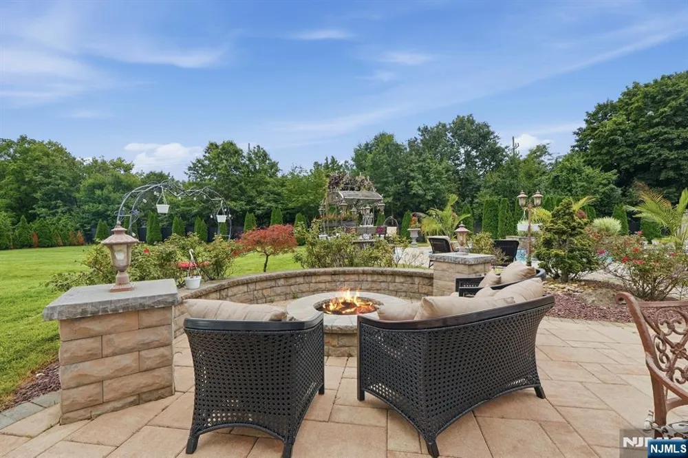 7 Crystal Court Manalapan, NJ 07726