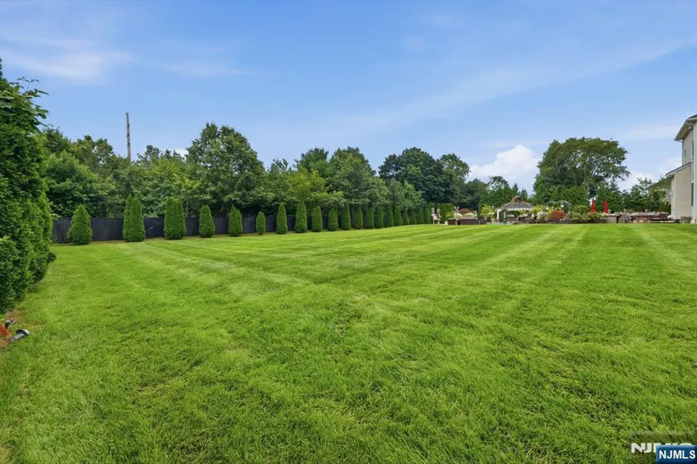 7 Crystal Court Manalapan, NJ 07726