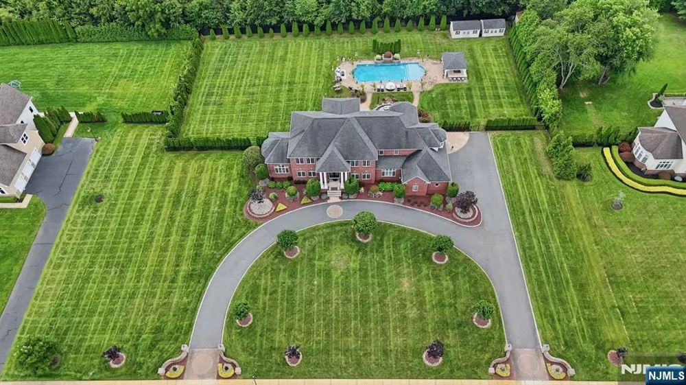 7 Crystal Court Manalapan, NJ 07726