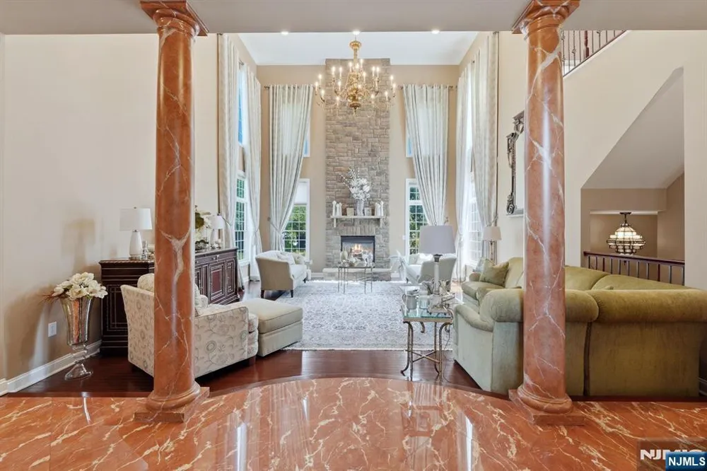 7 Crystal Court Manalapan, NJ 07726