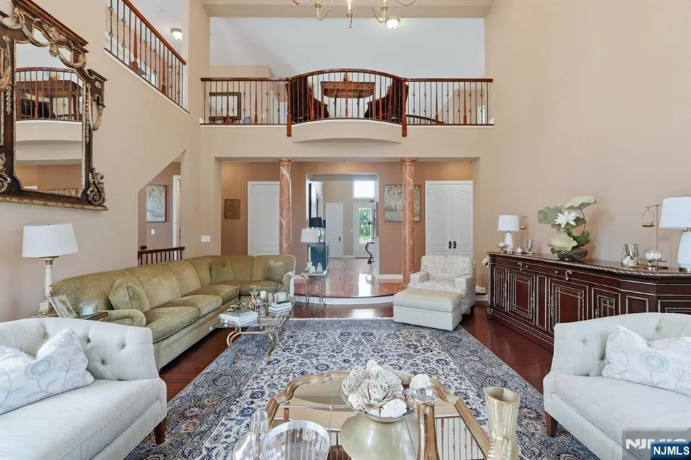 7 Crystal Court Manalapan, NJ 07726