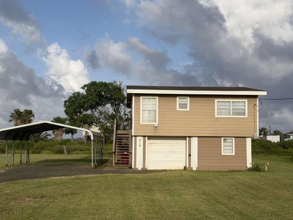 219 Flamingo Street Sargent, TX 77414