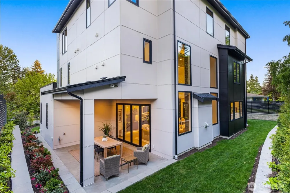 1331 102nd Avenue NE Bellevue, WA 98004
