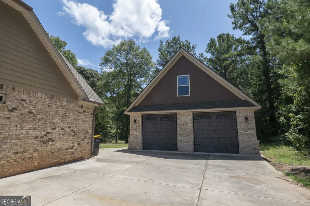 155 Chantilly LN Fayetteville, GA 30215
