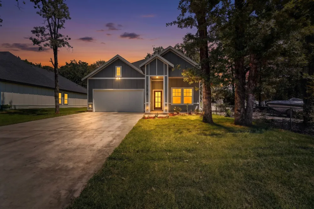 124 lost forest Road Gun Barrel City, TX 75156